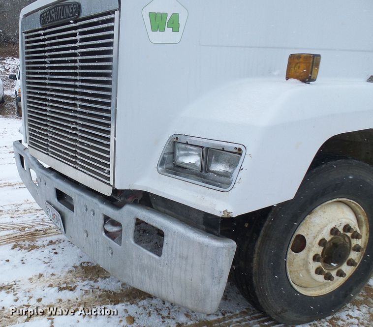 image for item DT9898 1986 Freightliner FLC  semi truck