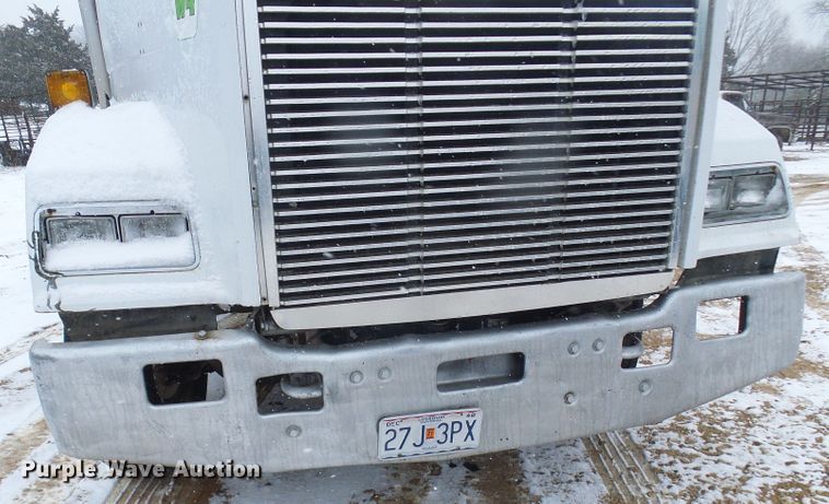 image for item DT9898 1986 Freightliner FLC  semi truck
