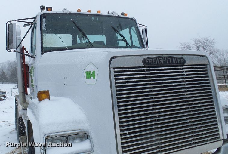 image for item DT9898 1986 Freightliner FLC  semi truck