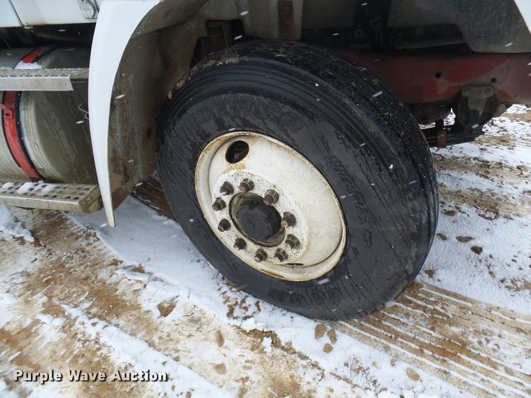 image for item DT9898 1986 Freightliner FLC  semi truck