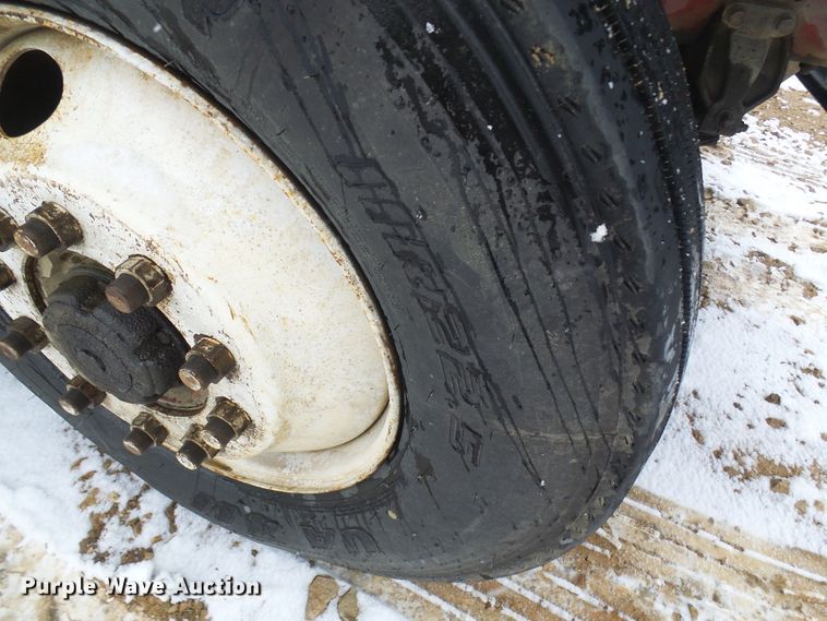 image for item DT9898 1986 Freightliner FLC  semi truck