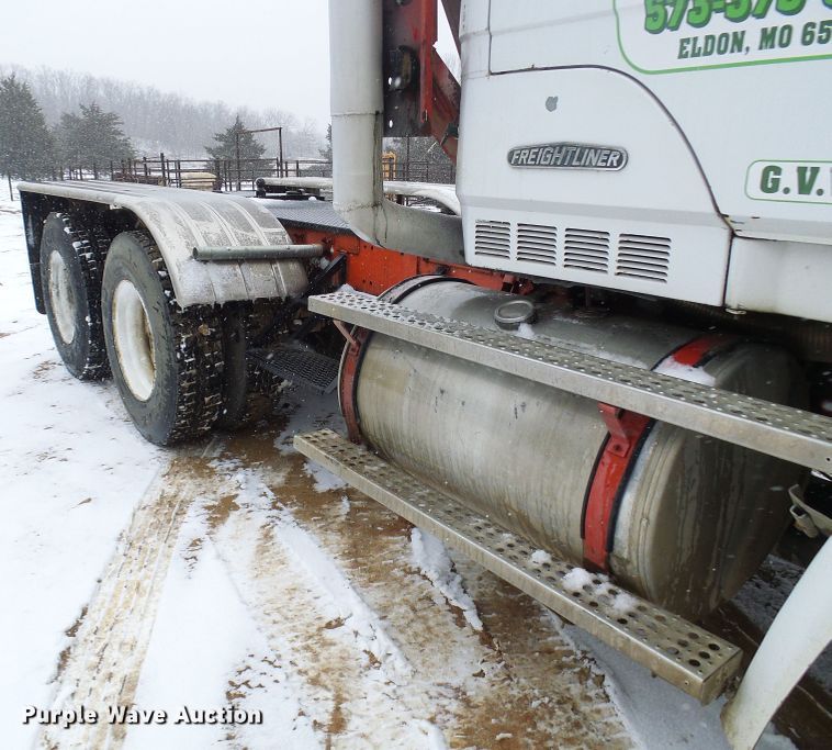 image for item DT9898 1986 Freightliner FLC  semi truck