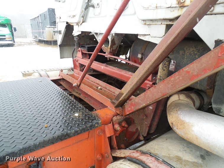 image for item DT9898 1986 Freightliner FLC  semi truck