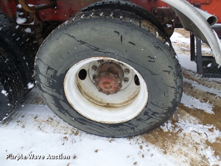 image for item DT9898 1986 Freightliner FLC  semi truck