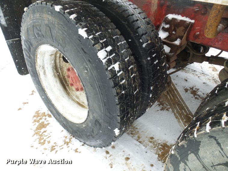 image for item DT9898 1986 Freightliner FLC  semi truck