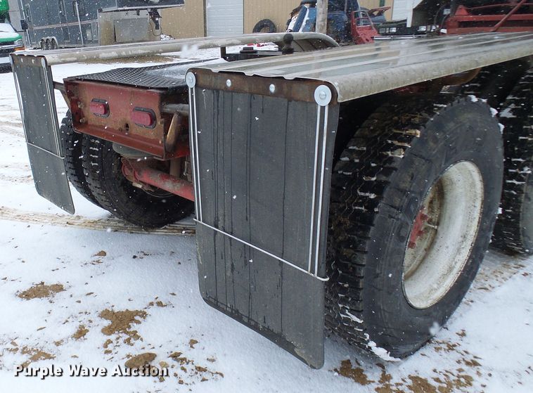 image for item DT9898 1986 Freightliner FLC  semi truck