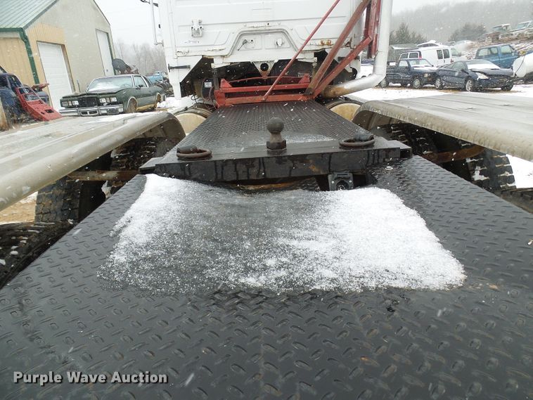 image for item DT9898 1986 Freightliner FLC  semi truck