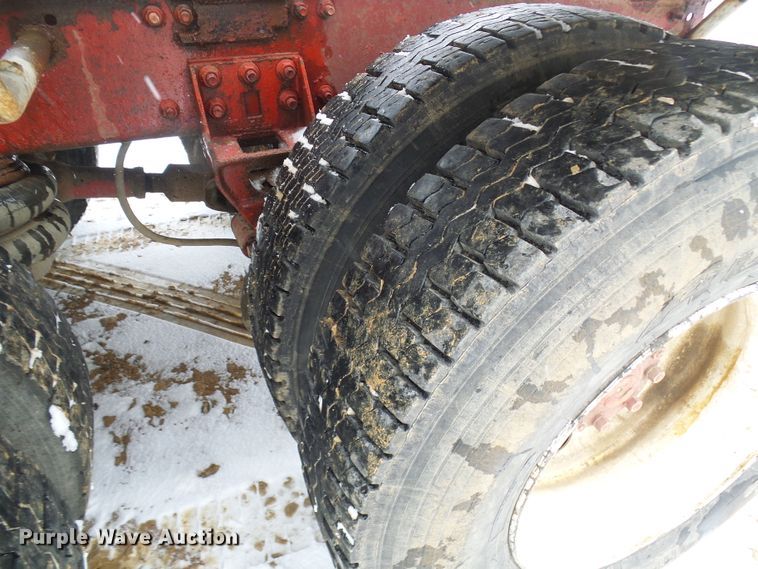 image for item DT9898 1986 Freightliner FLC  semi truck