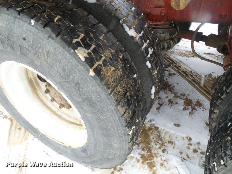 image for item DT9898 1986 Freightliner FLC  semi truck