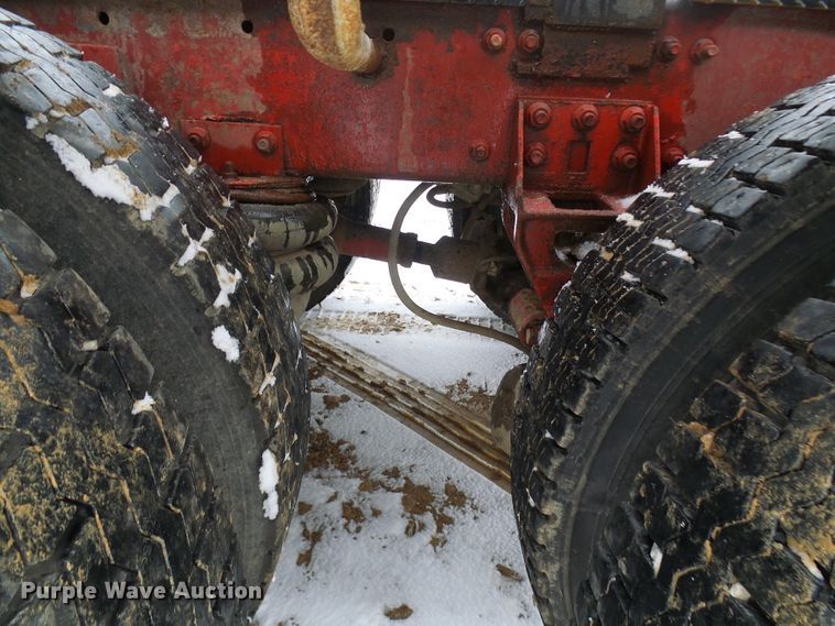 image for item DT9898 1986 Freightliner FLC  semi truck