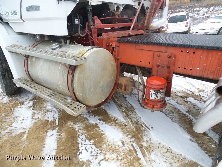 image for item DT9898 1986 Freightliner FLC  semi truck