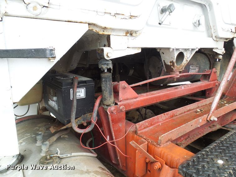 image for item DT9898 1986 Freightliner FLC  semi truck