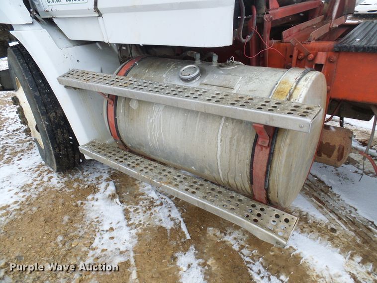 image for item DT9898 1986 Freightliner FLC  semi truck