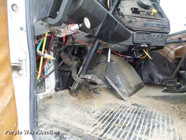 image for item DT9898 1986 Freightliner FLC  semi truck