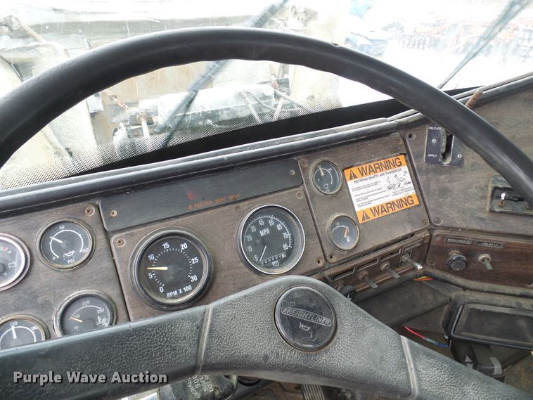 image for item DT9898 1986 Freightliner FLC  semi truck