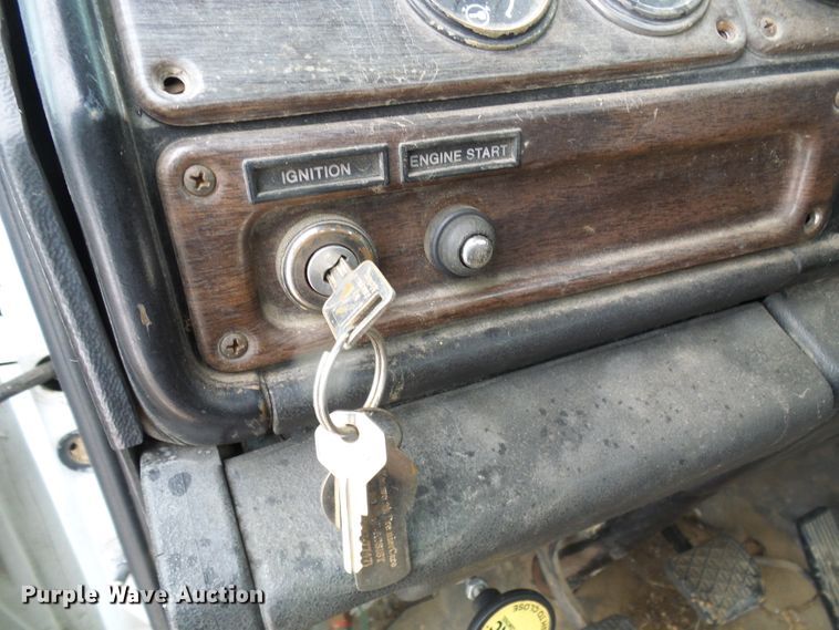 image for item DT9898 1986 Freightliner FLC  semi truck