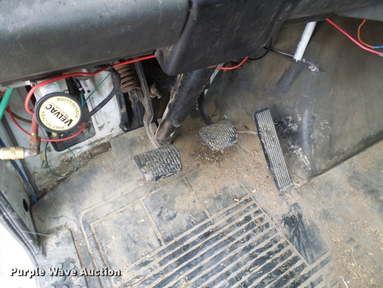 image for item DT9898 1986 Freightliner FLC  semi truck