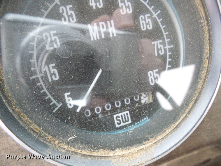 image for item DT9898 1986 Freightliner FLC  semi truck