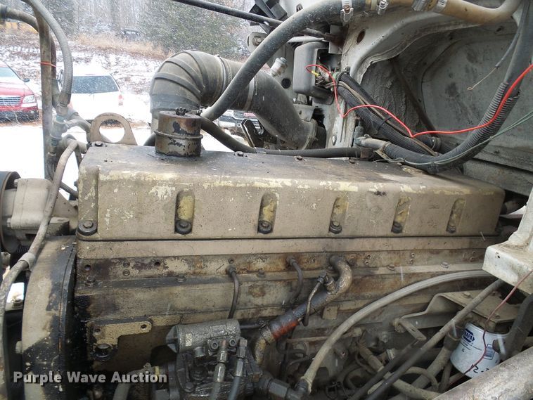 image for item DT9898 1986 Freightliner FLC  semi truck