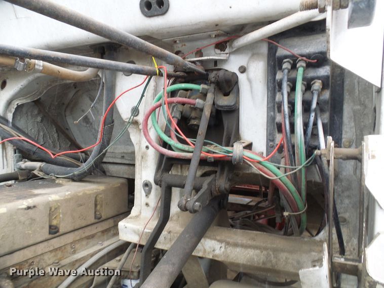 image for item DT9898 1986 Freightliner FLC  semi truck