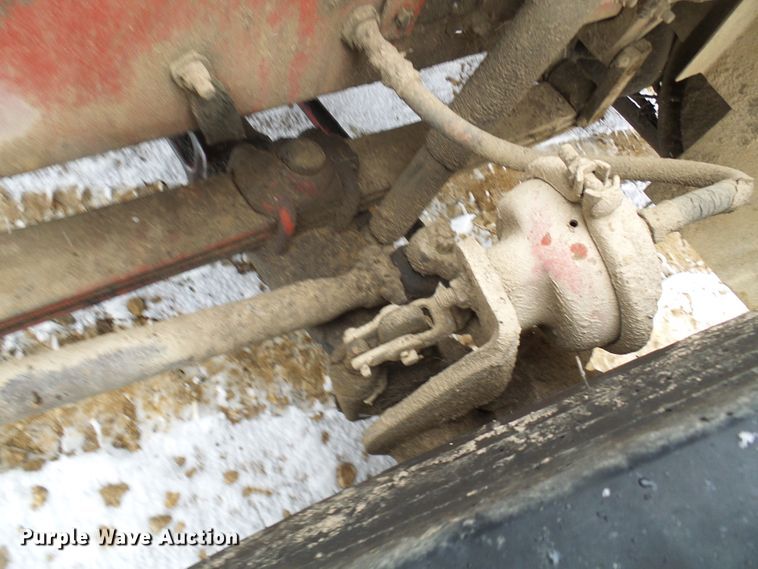 image for item DT9898 1986 Freightliner FLC  semi truck