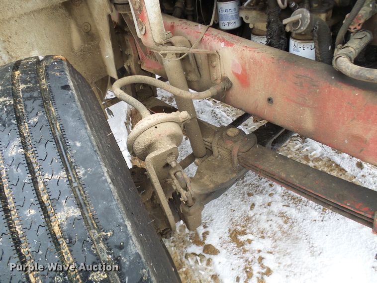 image for item DT9898 1986 Freightliner FLC  semi truck