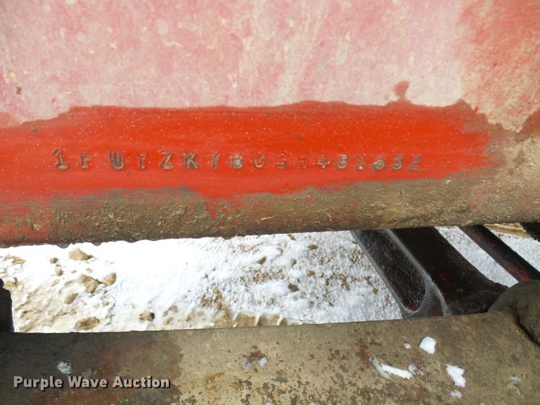 image for item DT9898 1986 Freightliner FLC  semi truck