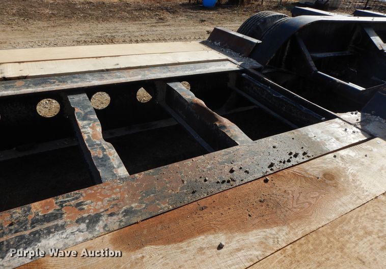 image for item GG9289 1999 Fontaine Ram 50  lowboy equipment trailer