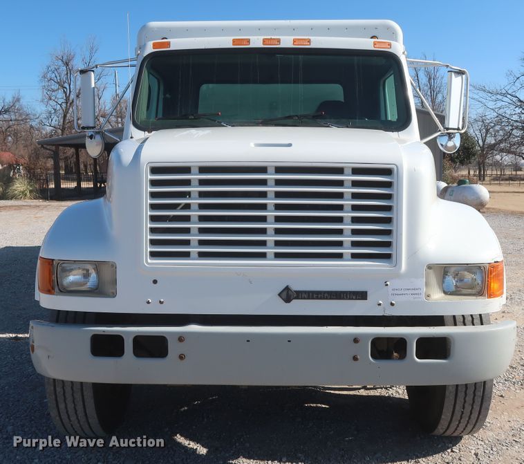 image for item HK9648 2000 International 4900  delivery truck