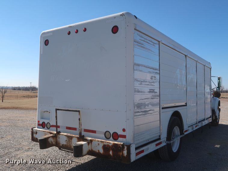 image for item HK9648 2000 International 4900  delivery truck