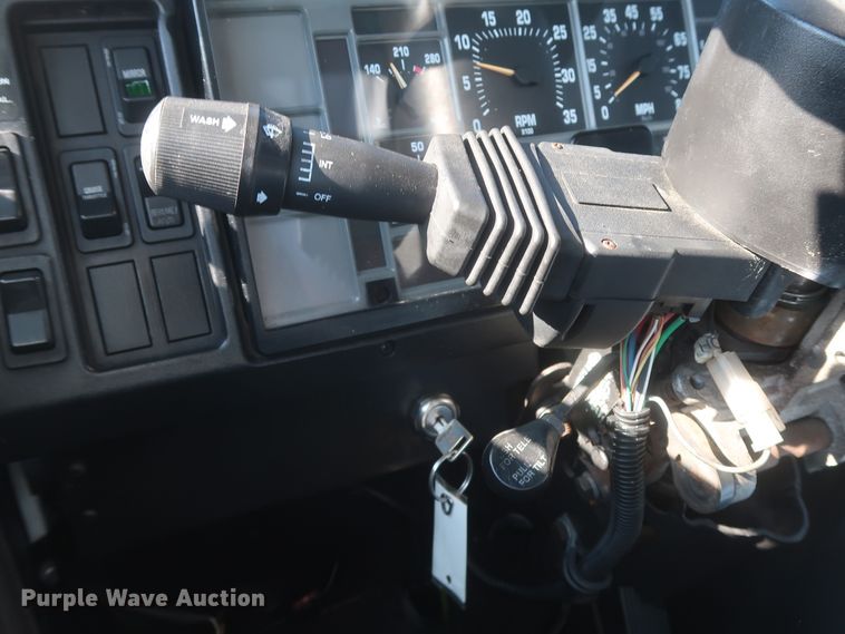 image for item HK9648 2000 International 4900  delivery truck