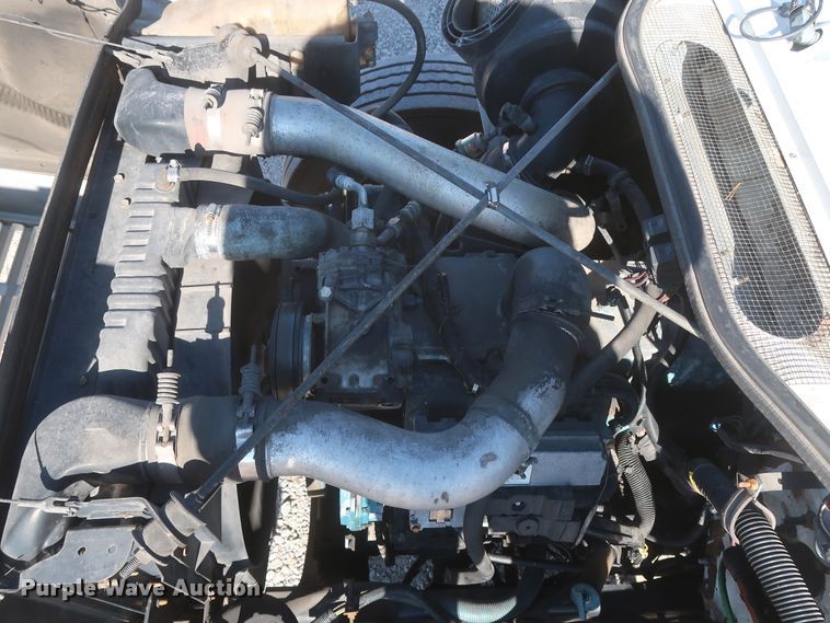 image for item HK9648 2000 International 4900  delivery truck