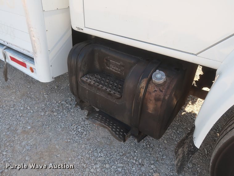 image for item HK9648 2000 International 4900  delivery truck