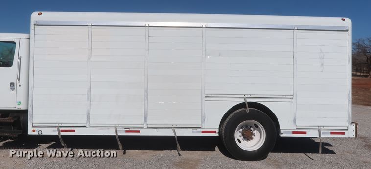 image for item HK9648 2000 International 4900  delivery truck