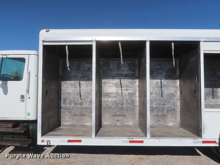 image for item HK9648 2000 International 4900  delivery truck