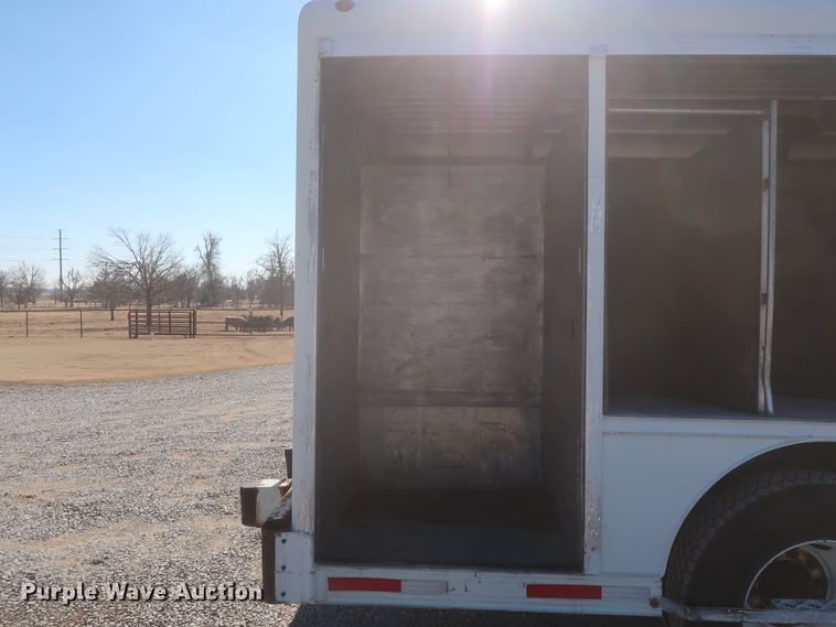 image for item HK9648 2000 International 4900  delivery truck