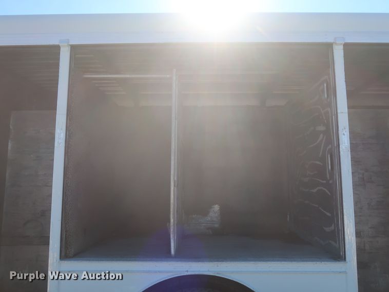 image for item HK9648 2000 International 4900  delivery truck