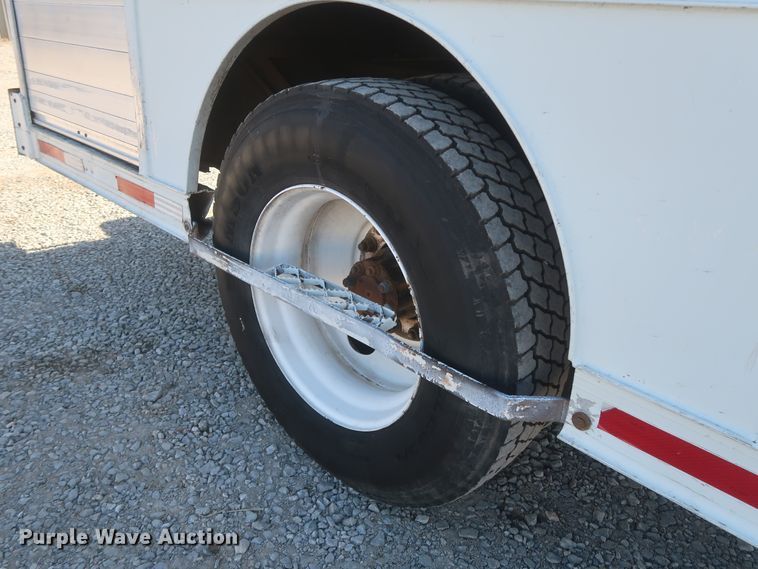 image for item HK9648 2000 International 4900  delivery truck