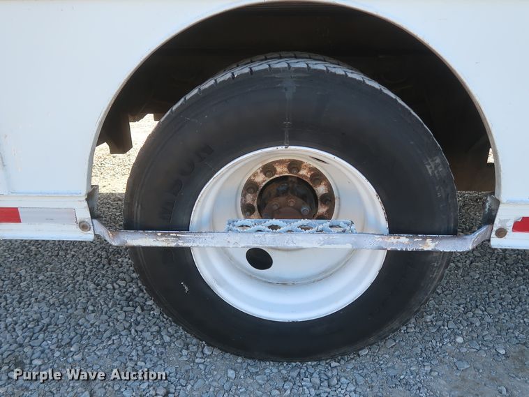 image for item HK9648 2000 International 4900  delivery truck