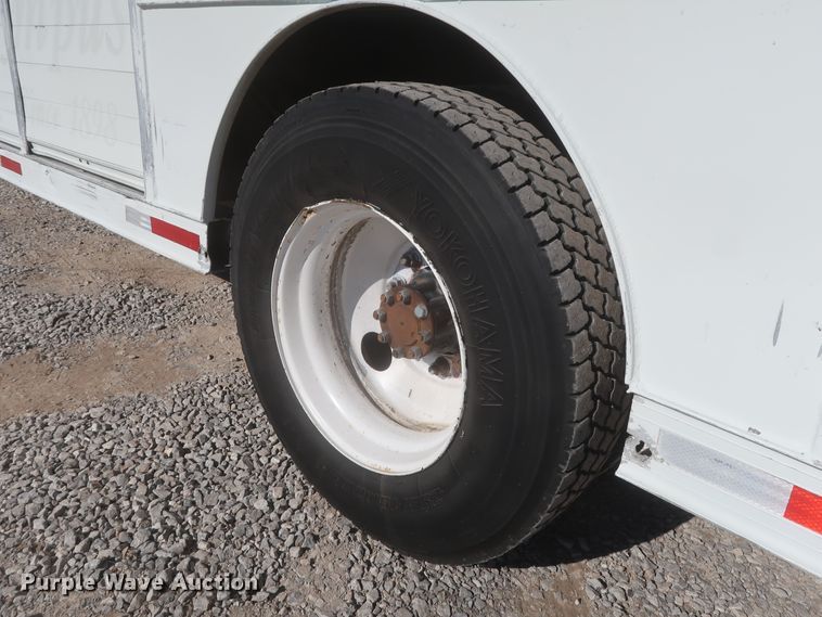 image for item HK9648 2000 International 4900  delivery truck