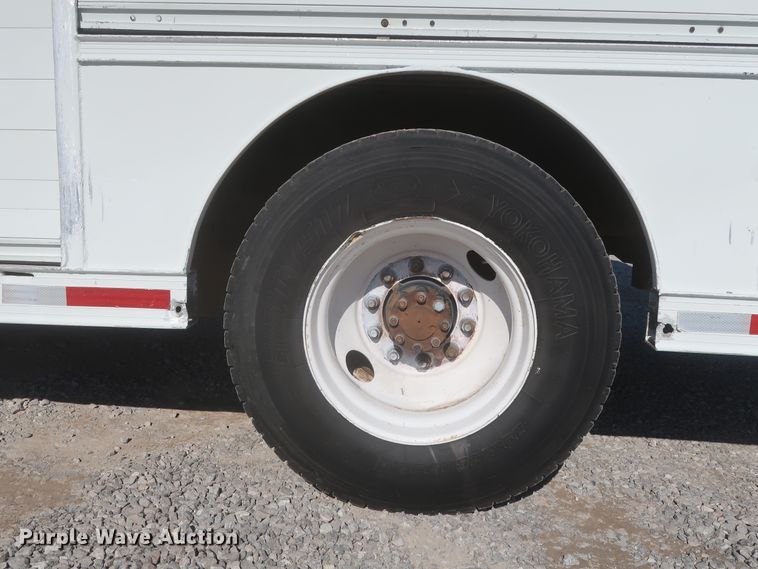 image for item HK9648 2000 International 4900  delivery truck