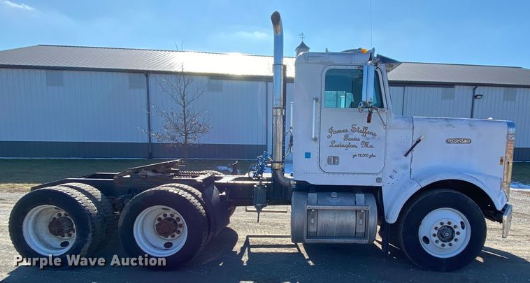 image for item HR9318 1986 Freightliner FLC  semi truck