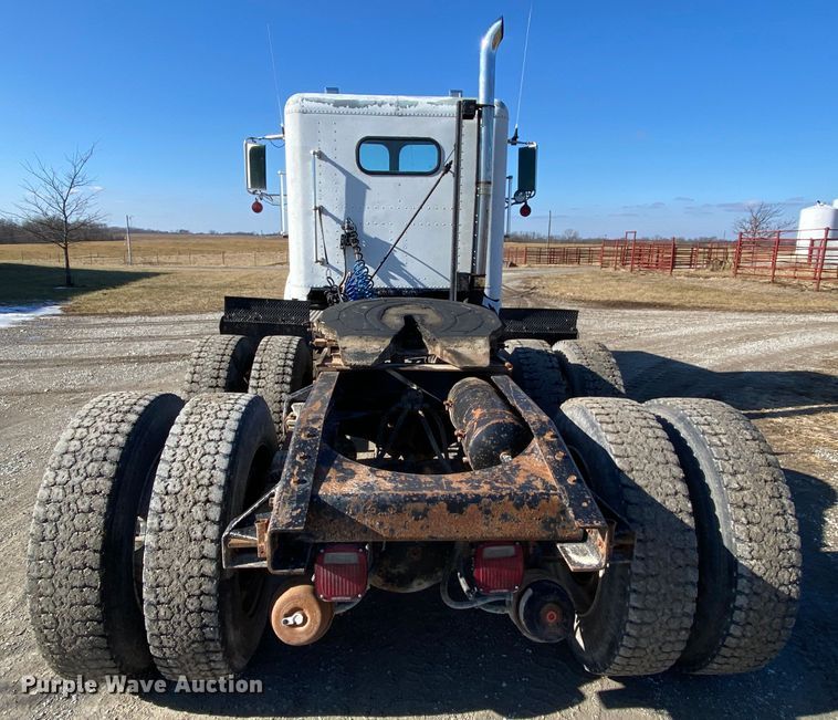 image for item HR9318 1986 Freightliner FLC  semi truck