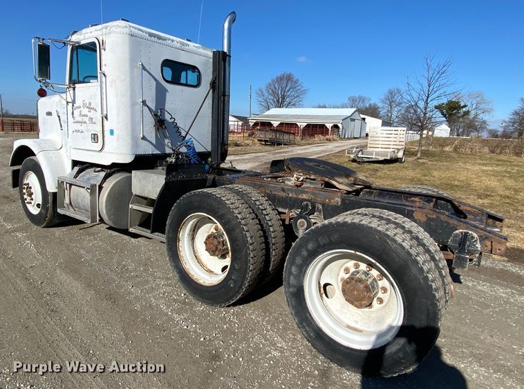 image for item HR9318 1986 Freightliner FLC  semi truck