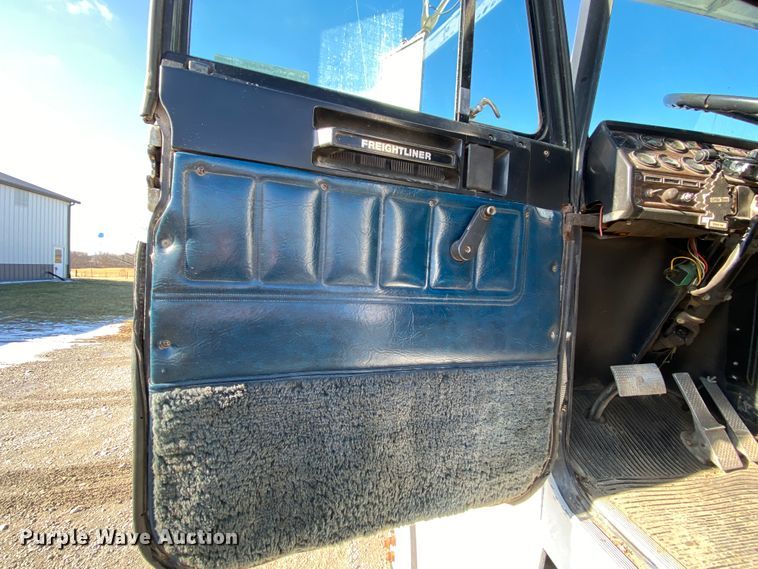 image for item HR9318 1986 Freightliner FLC  semi truck