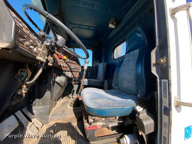 image for item HR9318 1986 Freightliner FLC  semi truck