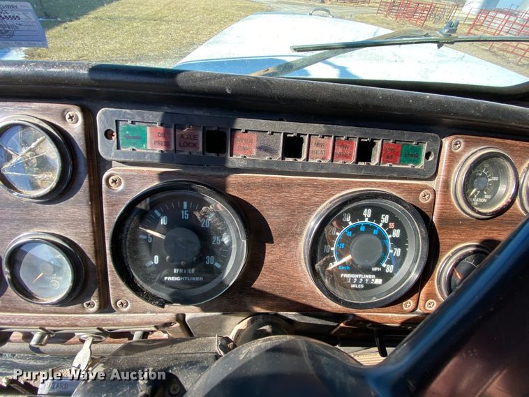 image for item HR9318 1986 Freightliner FLC  semi truck