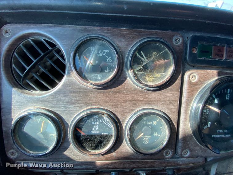 image for item HR9318 1986 Freightliner FLC  semi truck