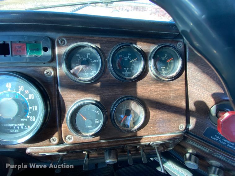 image for item HR9318 1986 Freightliner FLC  semi truck