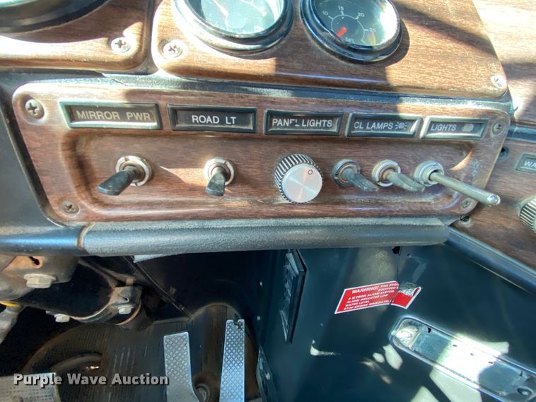 image for item HR9318 1986 Freightliner FLC  semi truck